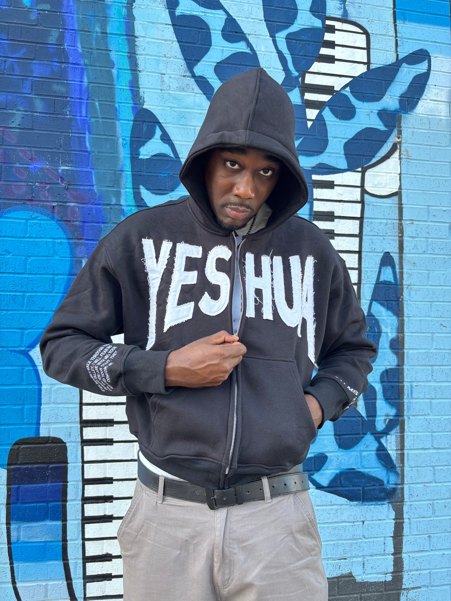 “YESHUA ZIP-UP BLACK”
