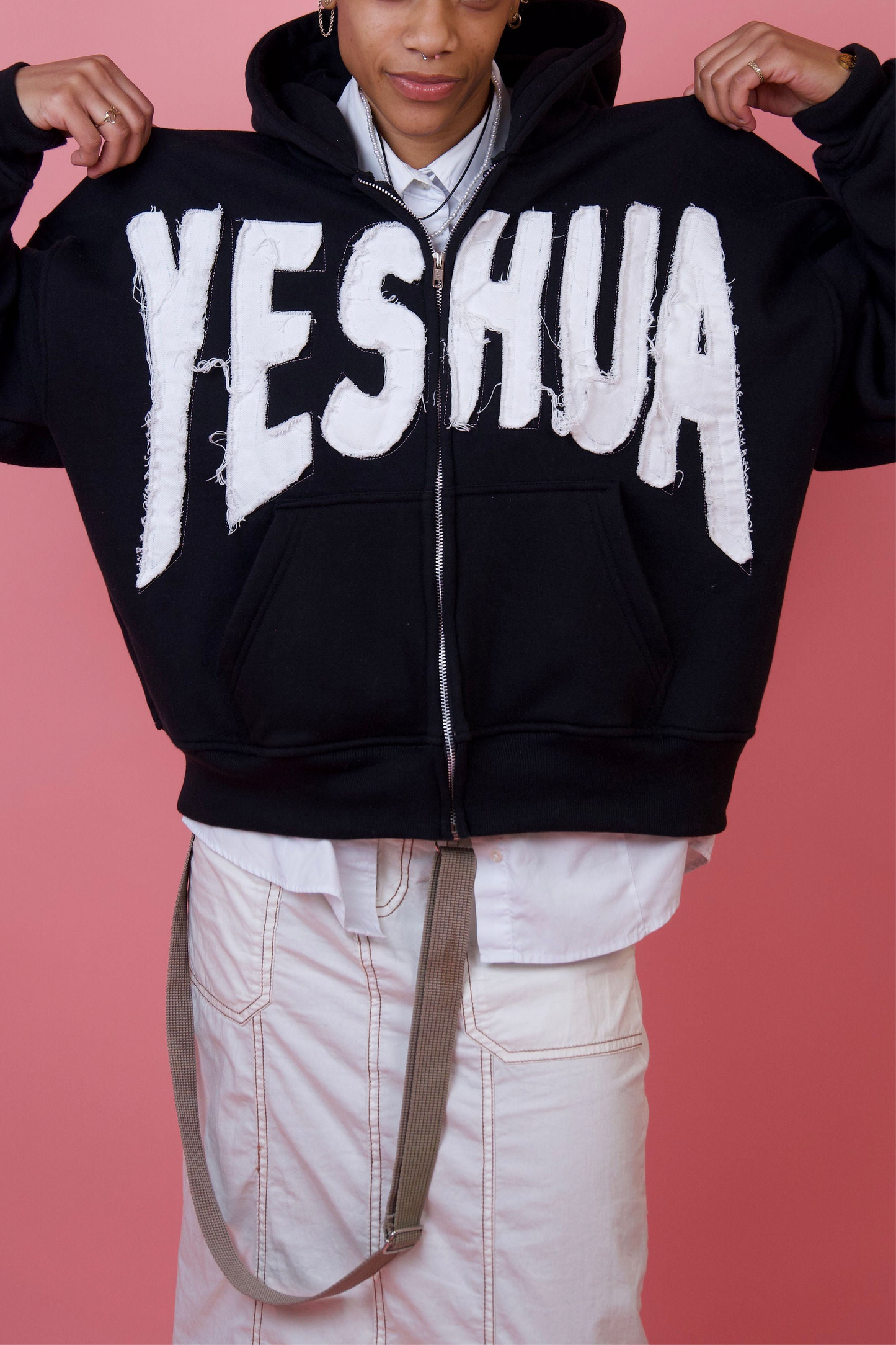 “YESHUA ZIP-UP BLACK”